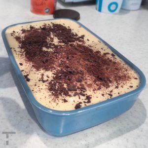 Poner capa de trocitos de chocolate