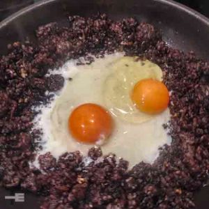 revuelto_morcilla_spanish_blackpudding_egg_easy_simple_facil_recipe_receta-5